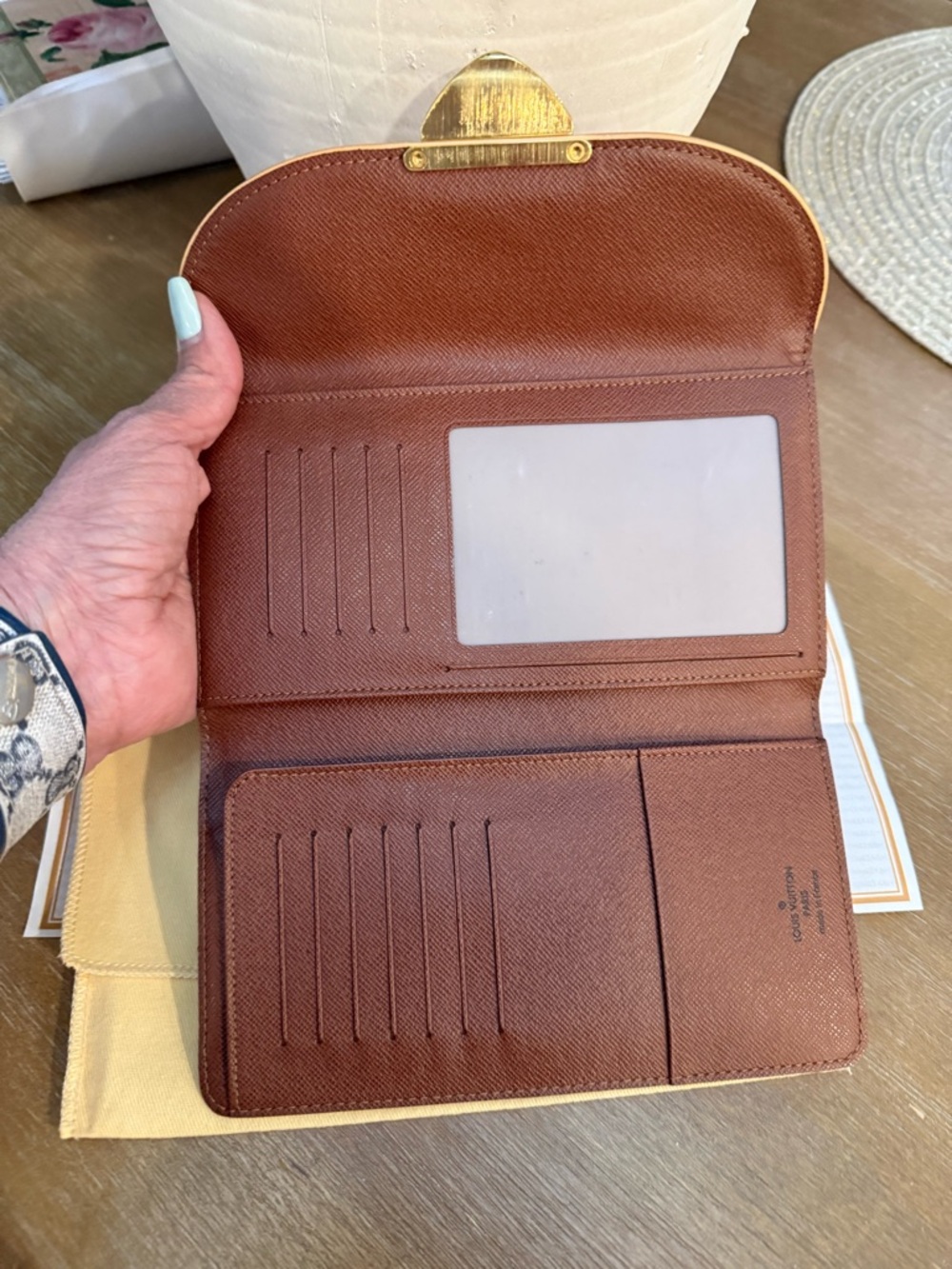 Louis Vuitton Monogram Canvas Eugene wallet with Gold Hardware and Natural Trim - Picture 5 of 5